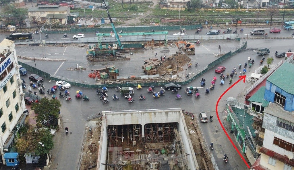 The fence at Giai Phong - Kim Dong intersection has been widened again, how will traffic flow? photo 6