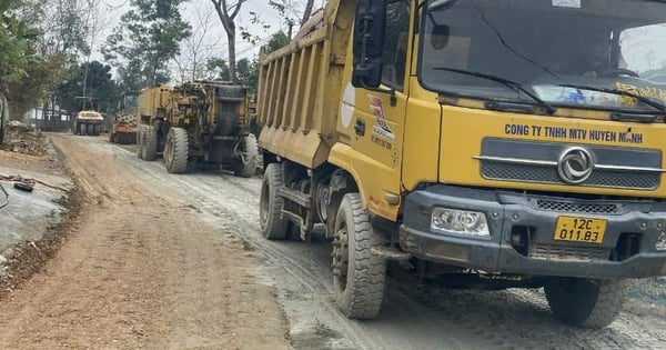 Clip of workers pouring cement on the road mixed with red soil in Lang Son is just a misunderstanding