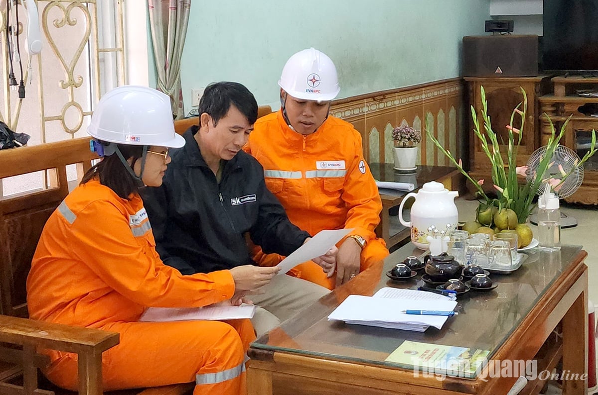 Tuyen Quang Electricity Company warns and handles information about high electricity bills after Tet