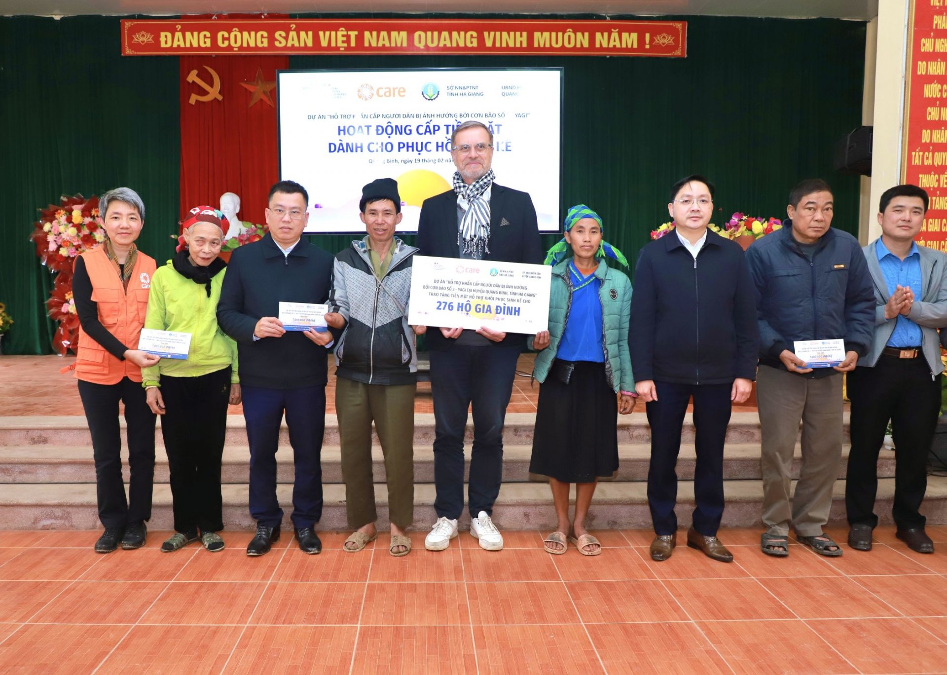 French Embassy delegation visited and presented gifts in Quang Binh