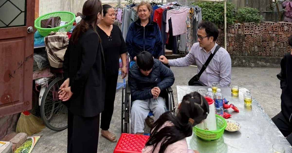 Un regalo en silla de ruedas ayuda a niños con parálisis cerebral a "salir del suelo"