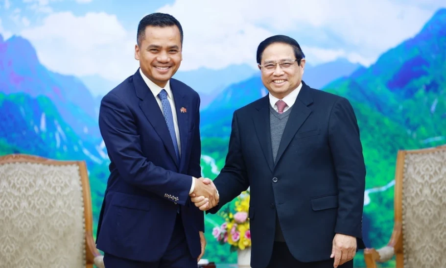 El Primer Ministro Pham Minh Chinh recibe al Viceprimer Ministro y Ministro del Interior de Camboya