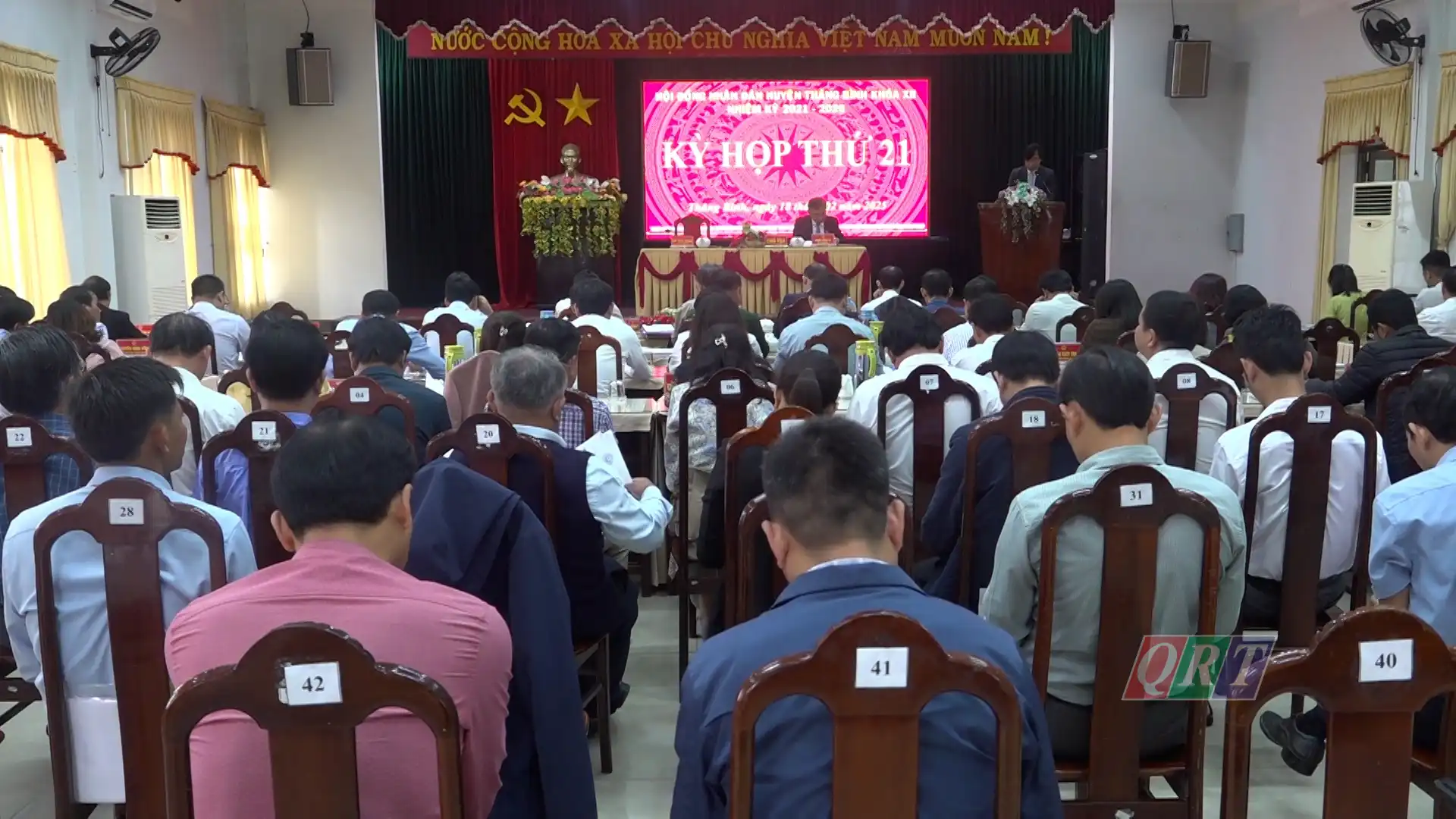 Thang Binh has 9 district-level professional agencies.