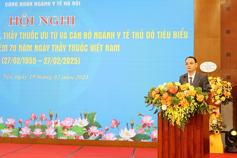 Le président du syndicat du secteur de la santé de Hanoi, Trinh To Tam, a pris la parole lors de la conférence.