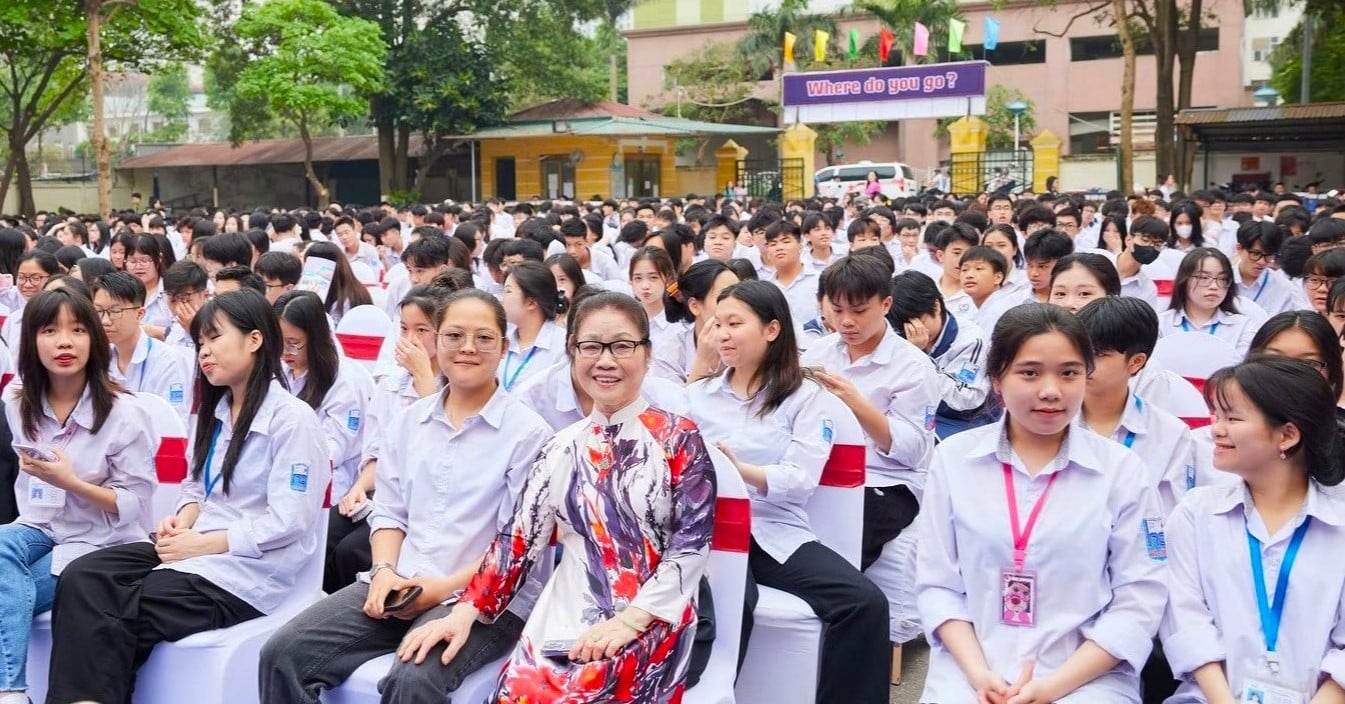 178 học sinh Hà Nội dành học bổng du học Canada