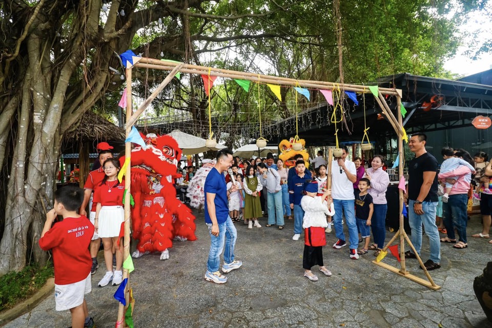 Champa Island Nha Trang tourist area organizes many folk activities to serve tourists on the occasion of Lunar New Year At Ty.