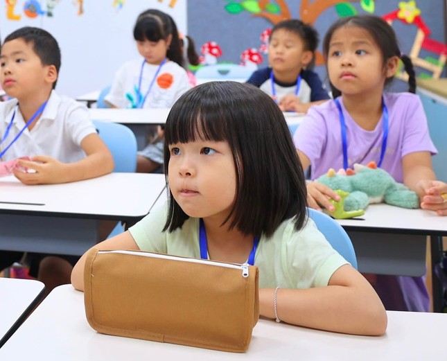 Hanoi: Efforts to narrow the gap in foreign language teaching photo 2