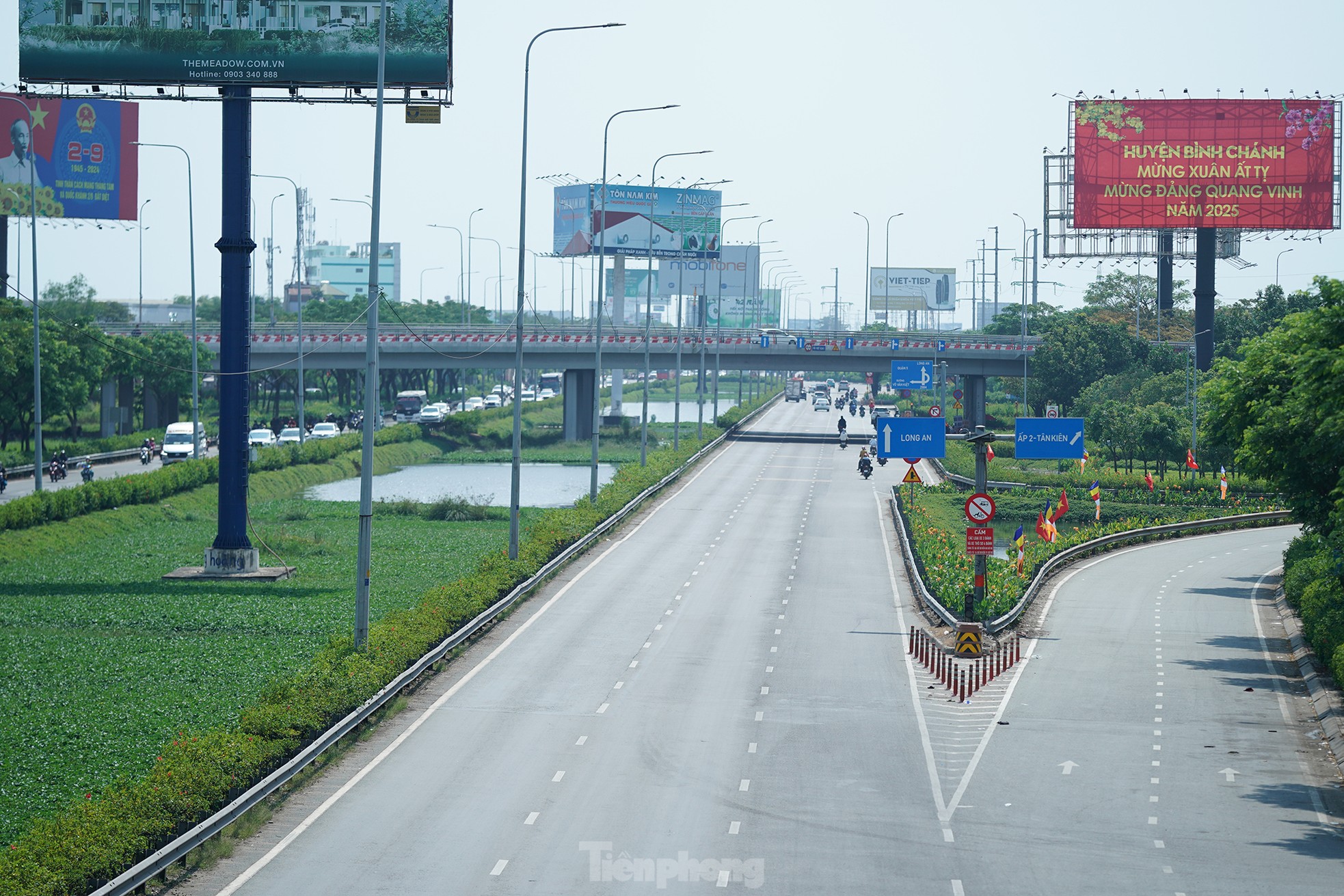 Kontrastierende Bilder am westlichen Tor von Ho-Chi-Minh-Stadt, Foto 16