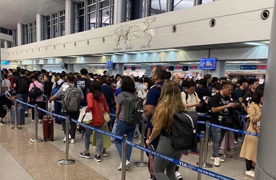 Tan Son Nhat Airport welcomed a record number of passengers, with more than 150,000 passengers on the 5th day of the Lunar New Year.