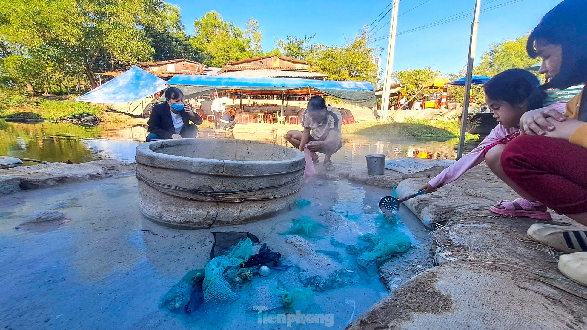 ស្ទ្រីមប្លែកនៅ Binh Dinh ទឹកឆ្អិនពង រូបថត ៨