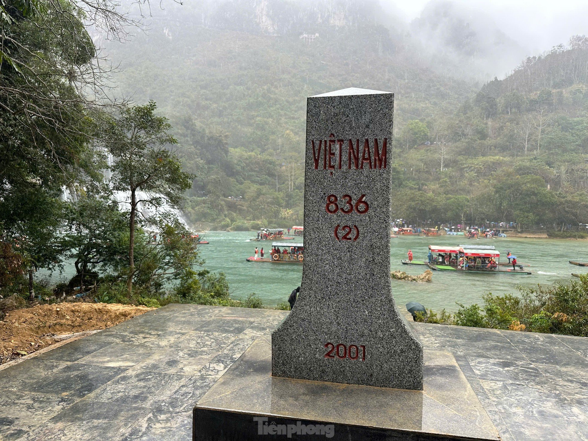 Des milliers de personnes visitent la cascade de Ban Gioc au début du printemps, photo 14