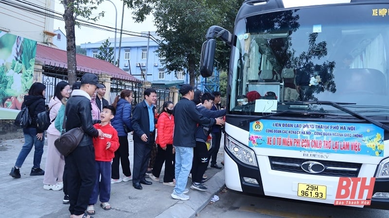កម្មករ Thanh Hoa ៤០០នាក់ ត្រឡប់ទៅហាណូយវិញ តាមឡានក្រុង ០ដុង