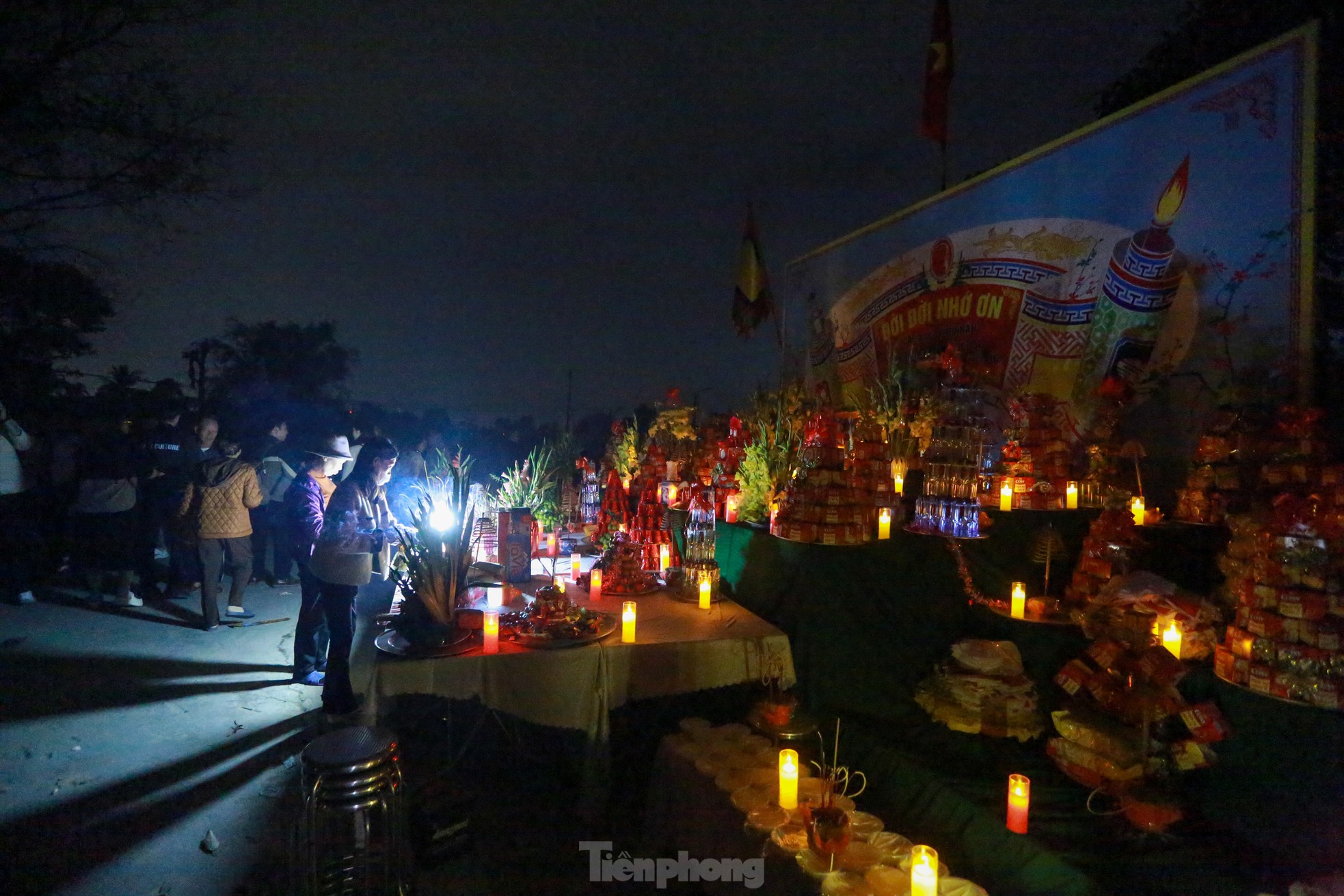 អាថ៍កំបាំងនៃទីផ្សារឋាននរកដែលបើកតែពាក់កណ្តាលអធ្រាត្រនៅ Bac Ninh រូបថត 15