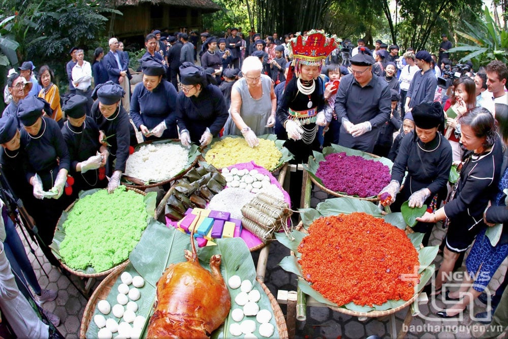 Tết gạo mới - tác phẩm đoạt Huy chương Đồng Triển lãm ngành Du lịch toàn quốc năm 2023.