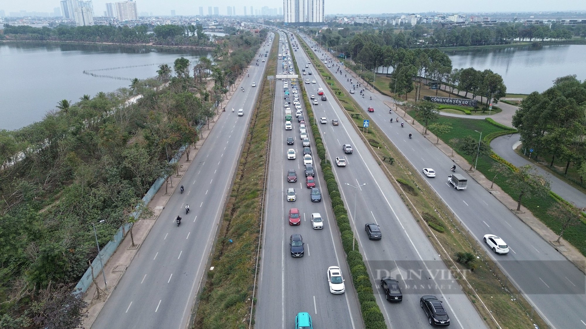 Đường cửa ngõ Hà Nội ùn tắc 3km, hàng loạt ôtô đi vào làn khẩn cấp trong ngày cuối kỳ nghỉ Tết- Ảnh 4.