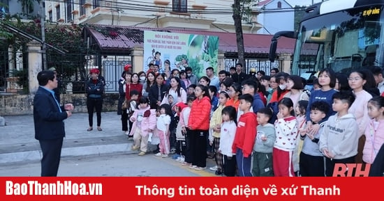 400 công nhân Thanh Hóa trở lại Hà Nội trên chuyến xe 0 đồng