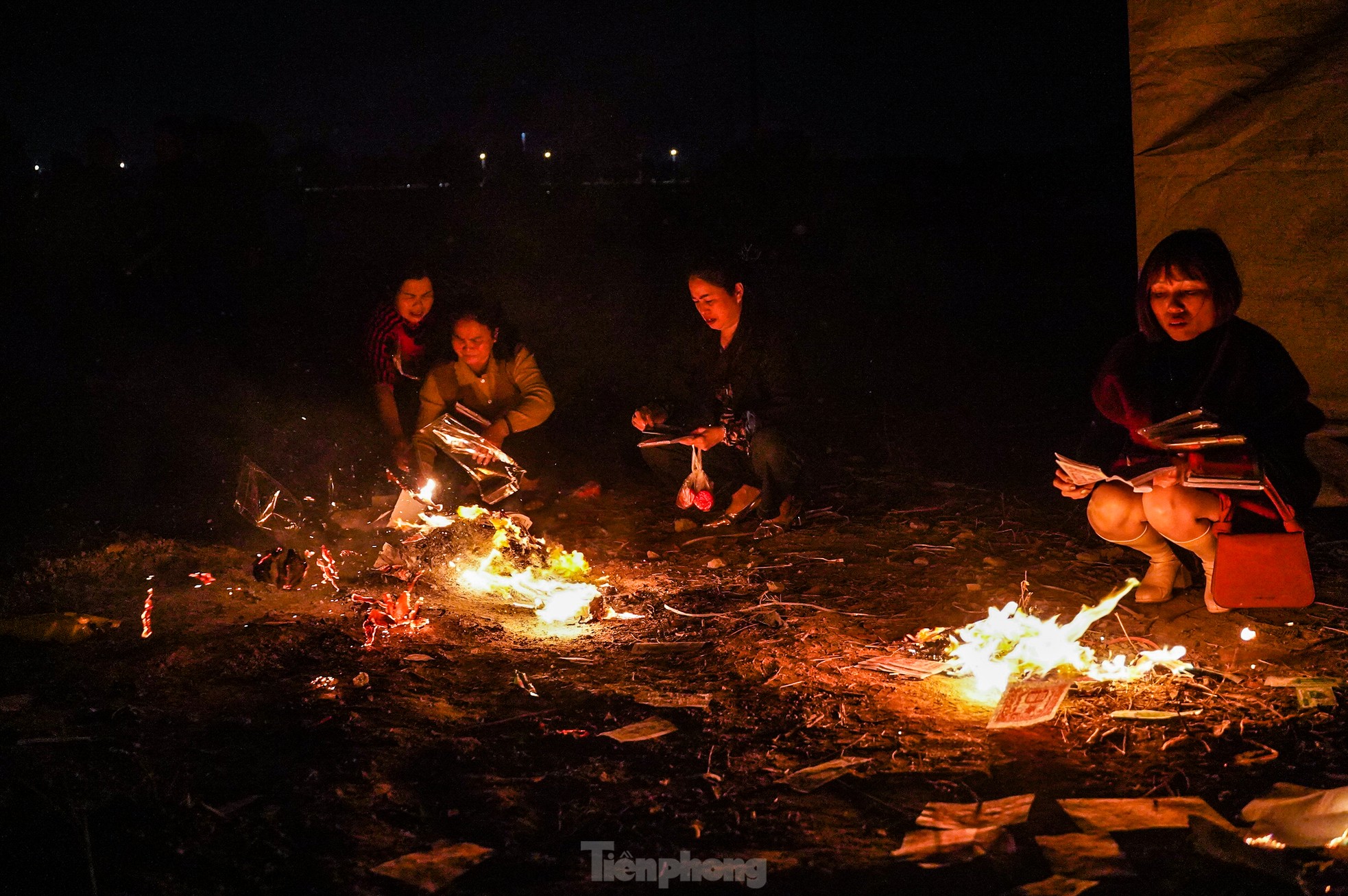 អាថ៍កំបាំងនៃផ្សារឋាននរកដែលបើកតែពាក់កណ្តាលអធ្រាត្រនៅ Bac Ninh រូបថត ៧