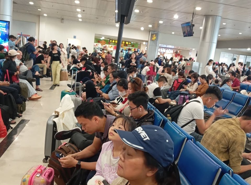 Waiting area is crowded but ensures security and stability