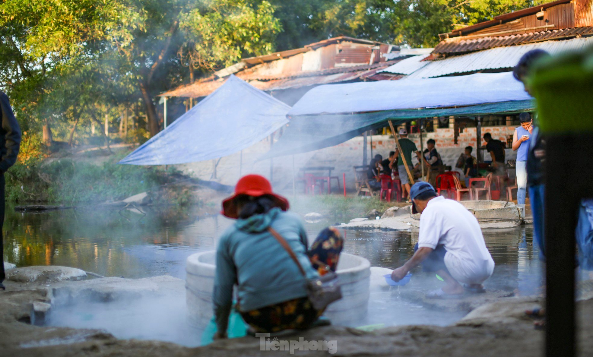 ស្ទ្រីមប្លែកនៅ Binh Dinh ទឹកឆ្អិនពង រូបថត ២