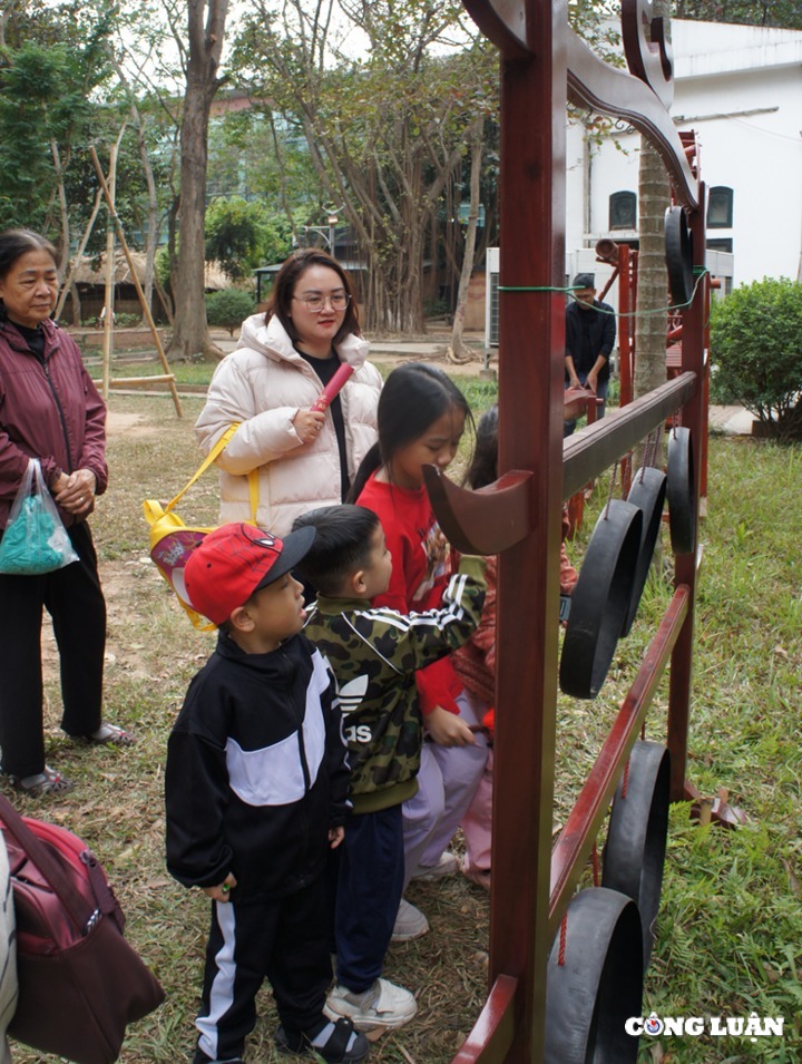 Explora la belleza de la cultura Muong en primavera en Ty Hinh 5