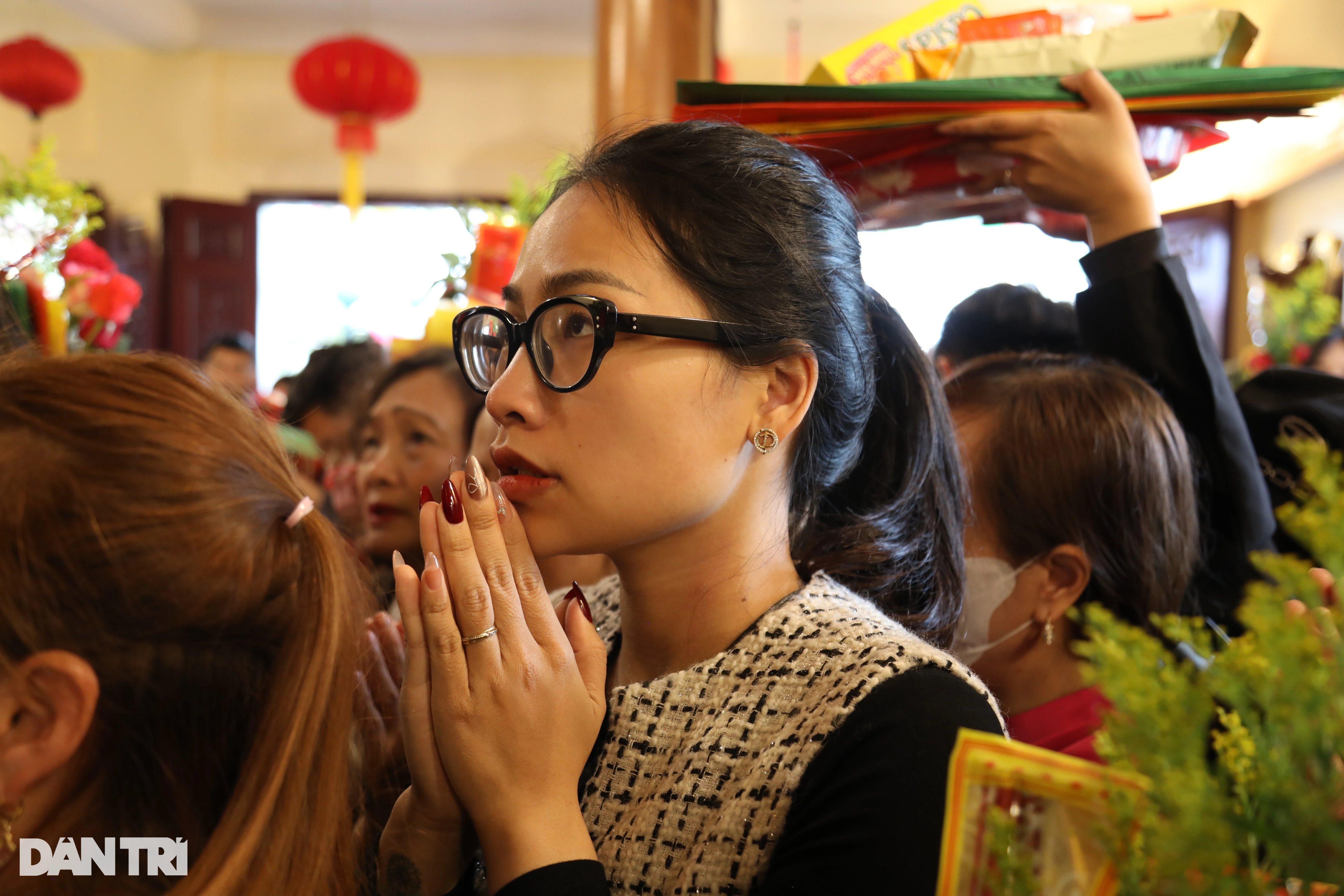 Tausende Menschen besuchen den Tay Ho-Tempel am letzten Tag des Tet-Festes