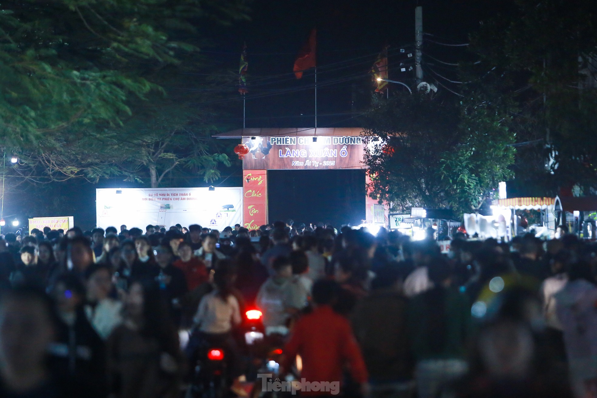អាថ៍កំបាំងនៃផ្សារឋាននរក ដែលបើកត្រឹមពាក់កណ្តាលអធ្រាត្រនៅ Bac Ninh រូបថត ១