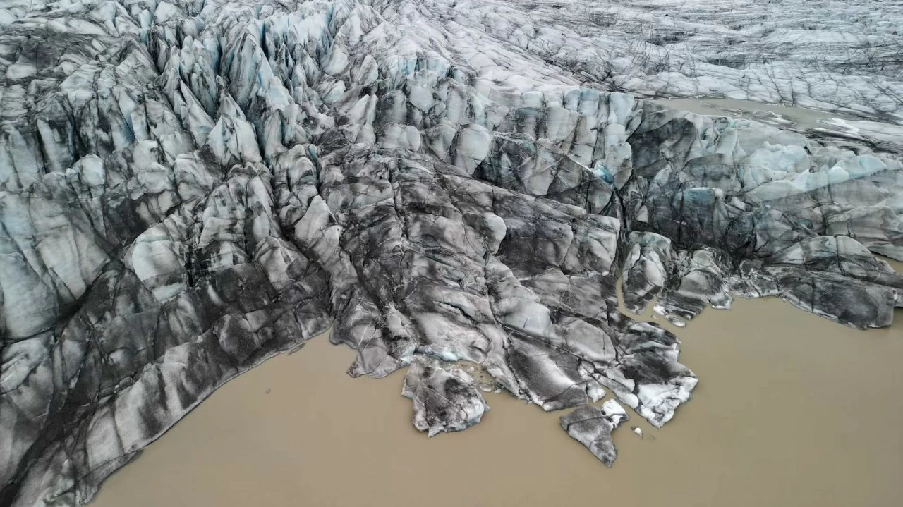 Voyage en Islande : émerveillez-vous devant le paysage surréaliste et extraterrestre du pays du feu et de la glace