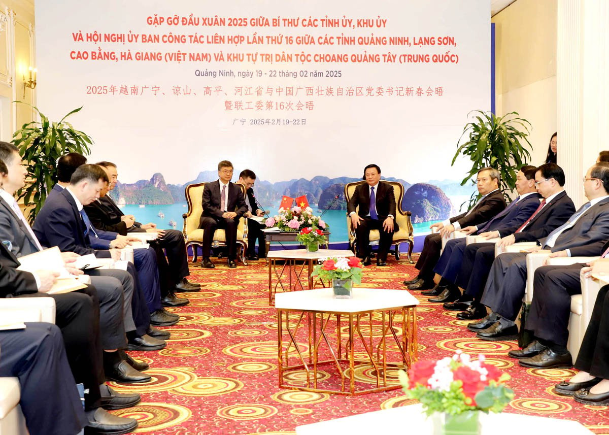 Comrade Nguyen Xuan Thang, Politburo member, Director of Ho Chi Minh National Academy of Politics, received the Secretary of the Party Committee of Guangxi Zhuang Autonomous Region, China