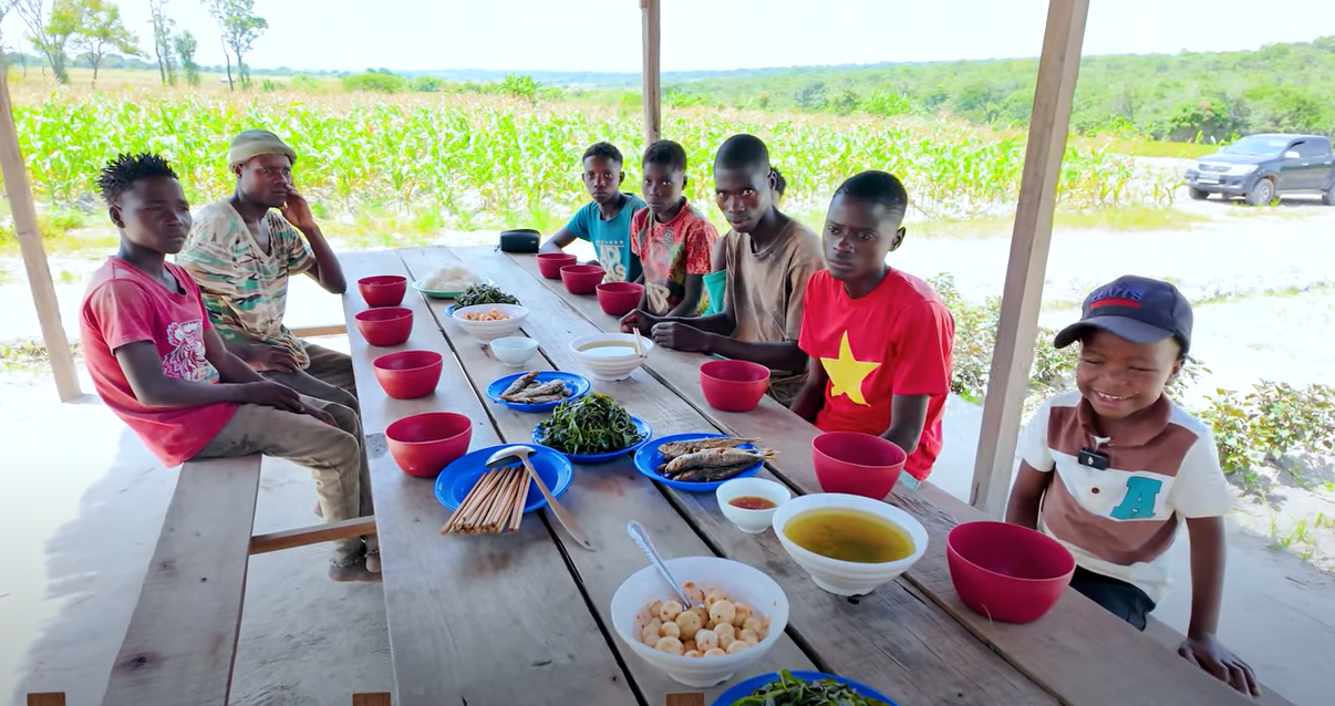 Africans eat boiled spinach and eggplant Vietnamese style, and praise it throughout the meal.