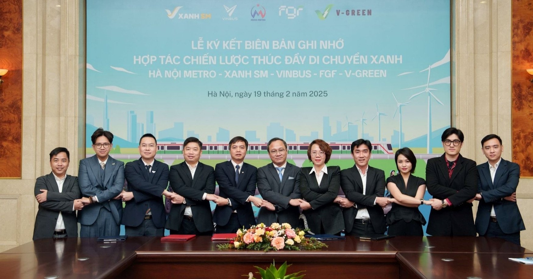 Hanoi Metro kooperiert mit SM, VinBus, FGF und V-Green, um ein umweltfreundliches Verkehrsnetz zu eröffnen