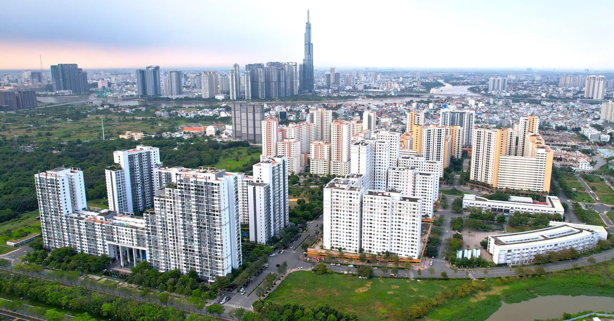 A series of billion-dollar projects in Ho Chi Minh City have been cleared, giving people the opportunity to receive houses and pink books.