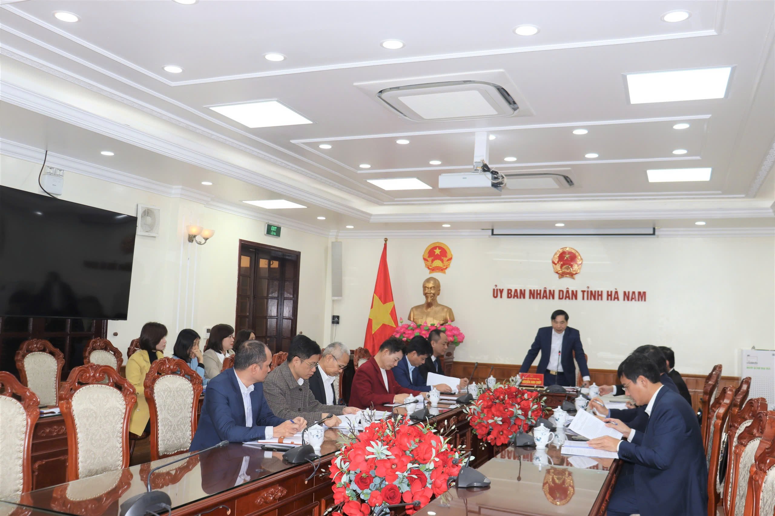 The Provincial Council meeting to consider awarding the titles of "People's Artisan" and "Meritorious Artisan" in the field of intangible cultural heritage for the 4th time in the province.