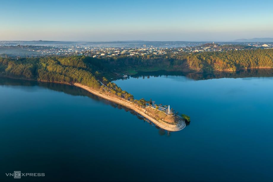 Celebrating the 80th anniversary of the founding of the Gia Lai Provincial Party Committee (December 10, 1945 - December 10, 2025)