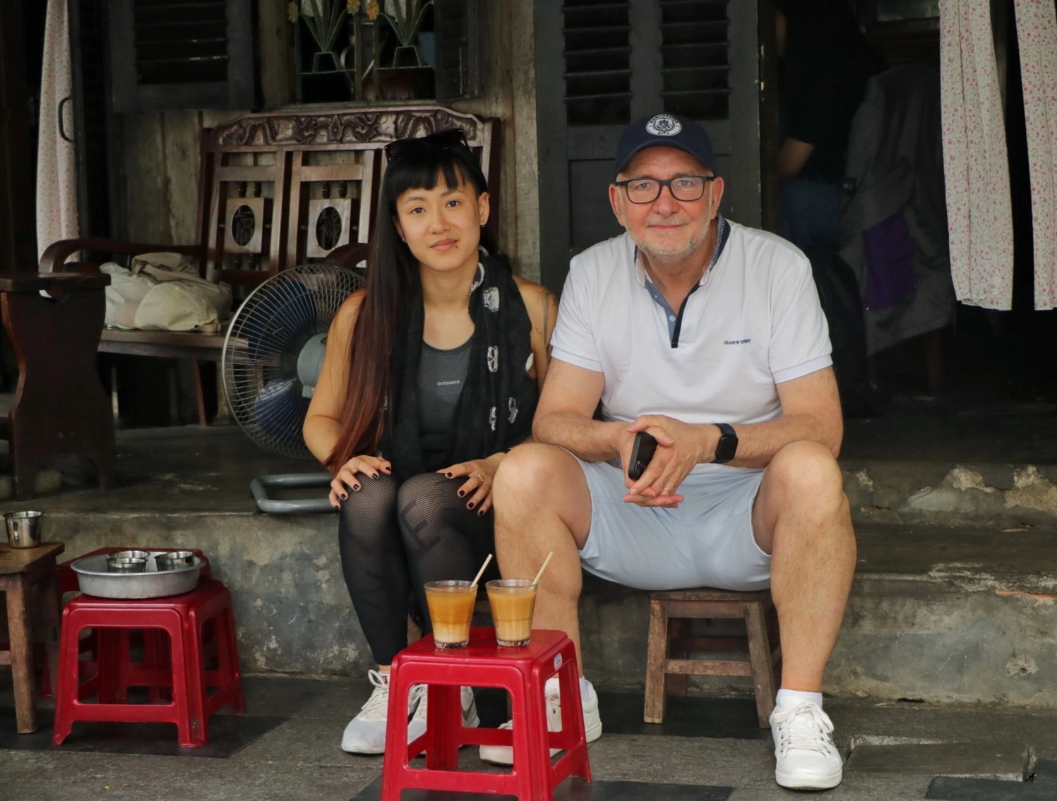 After 30 years, French father traveled 10,000 km to bring his daughter back to Ho Chi Minh City to find her mother.