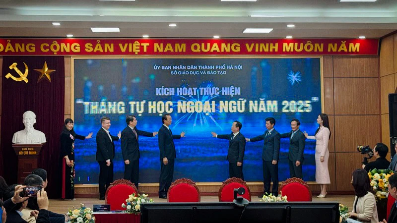 Hanoi activates "Foreign language self-study month" in 2025