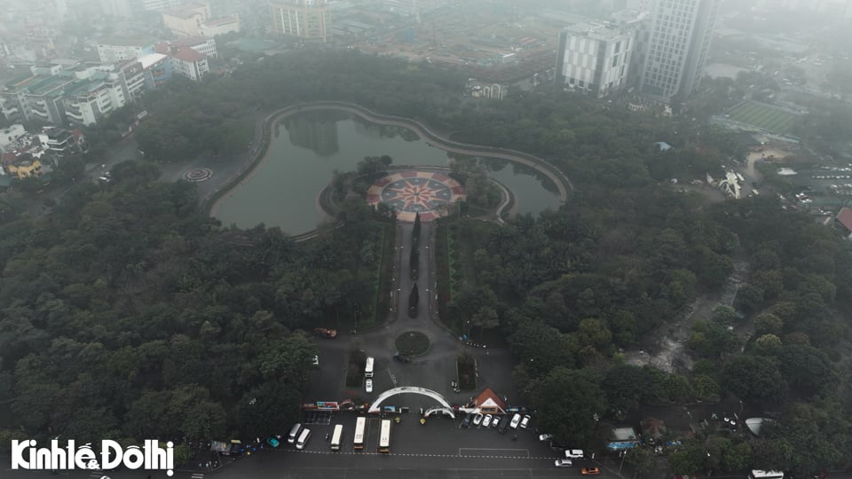 Cau Giay Park is located on Thanh Thai Street (Dich Vong Ward, Cau Giay District, Hanoi), about 6,540 square meters wide, with an investment capital of 8 billion VND from socialized capital.