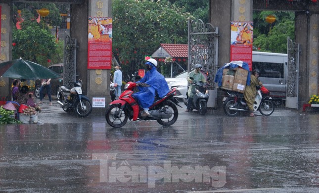 ฝนตกผิดฤดูเป็นบริเวณกว้างในนครโฮจิมินห์ ภาพที่ 2