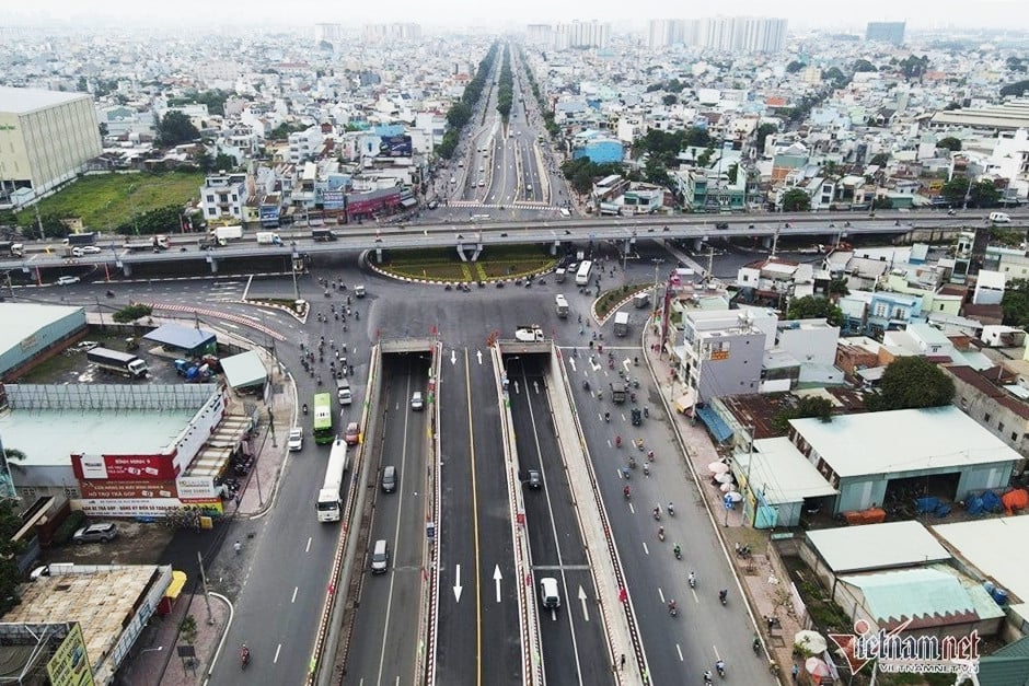 Ho-Chi-Minh-Stadt Khanh Thanh Verkehrsknopf 3 Stockwerke retten Verkehrsstau auf der Nordwestseite 61776.jpg