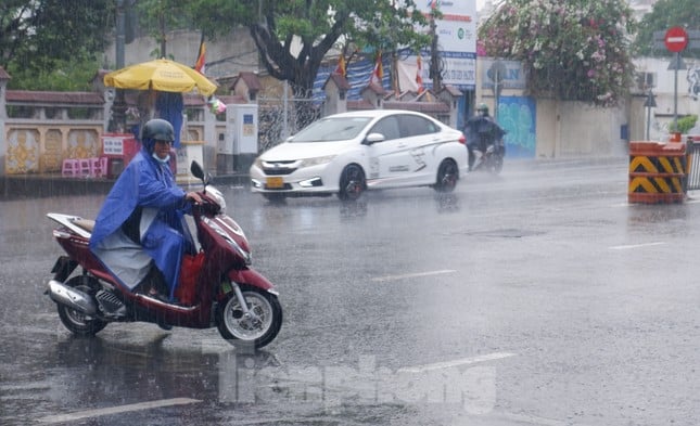 ฝนตกผิดฤดูเป็นบริเวณกว้างในนครโฮจิมินห์ ภาพที่ 1