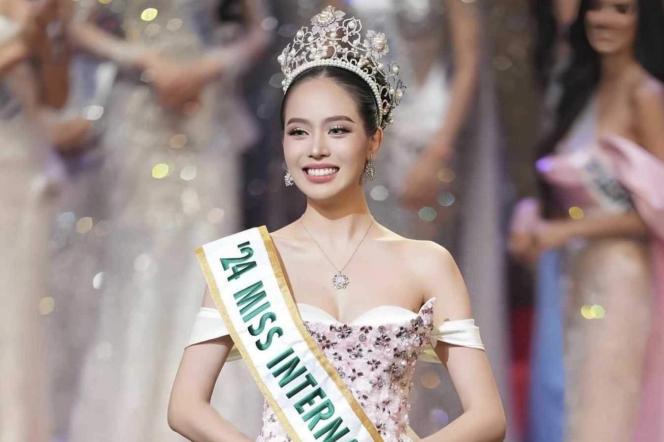 Soobin Hoang Son and Miss Thanh Thuy were nominated for Outstanding Young Vietnamese Faces.