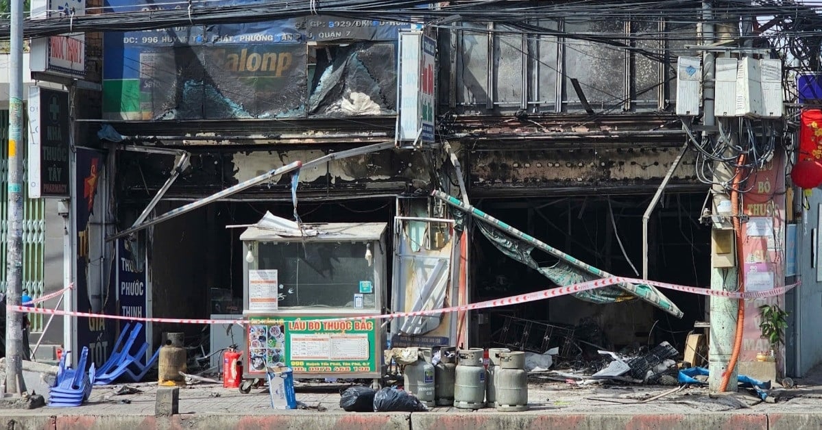 A big fire broke out at a hot pot restaurant and spread to a pharmacy in Ho Chi Minh City, many properties were burned down.