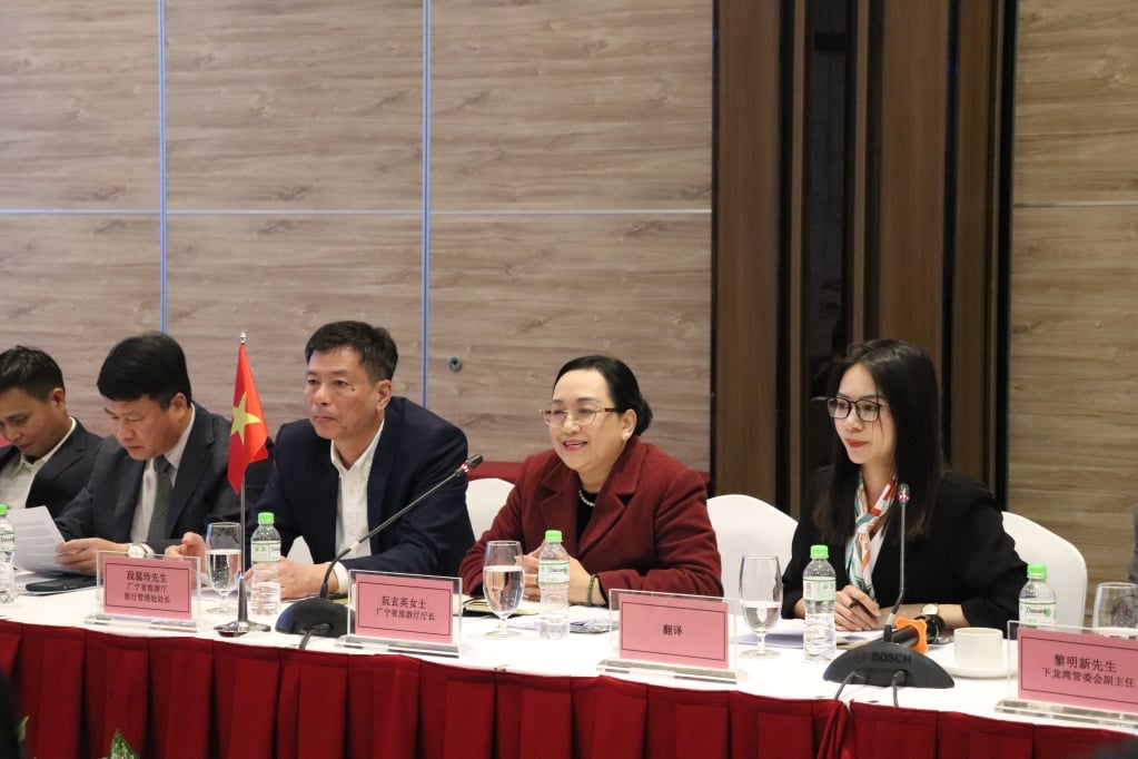 Representative of Quang Ninh Department of Tourism shared about the potential and strengths of the tourism industry.