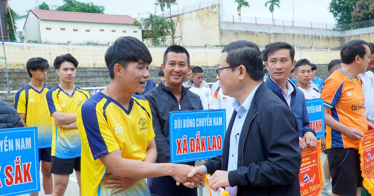 150 VĐV tranh tài giải bóng chuyền chào mừng 50 năm giải phóng Đức Lập,...