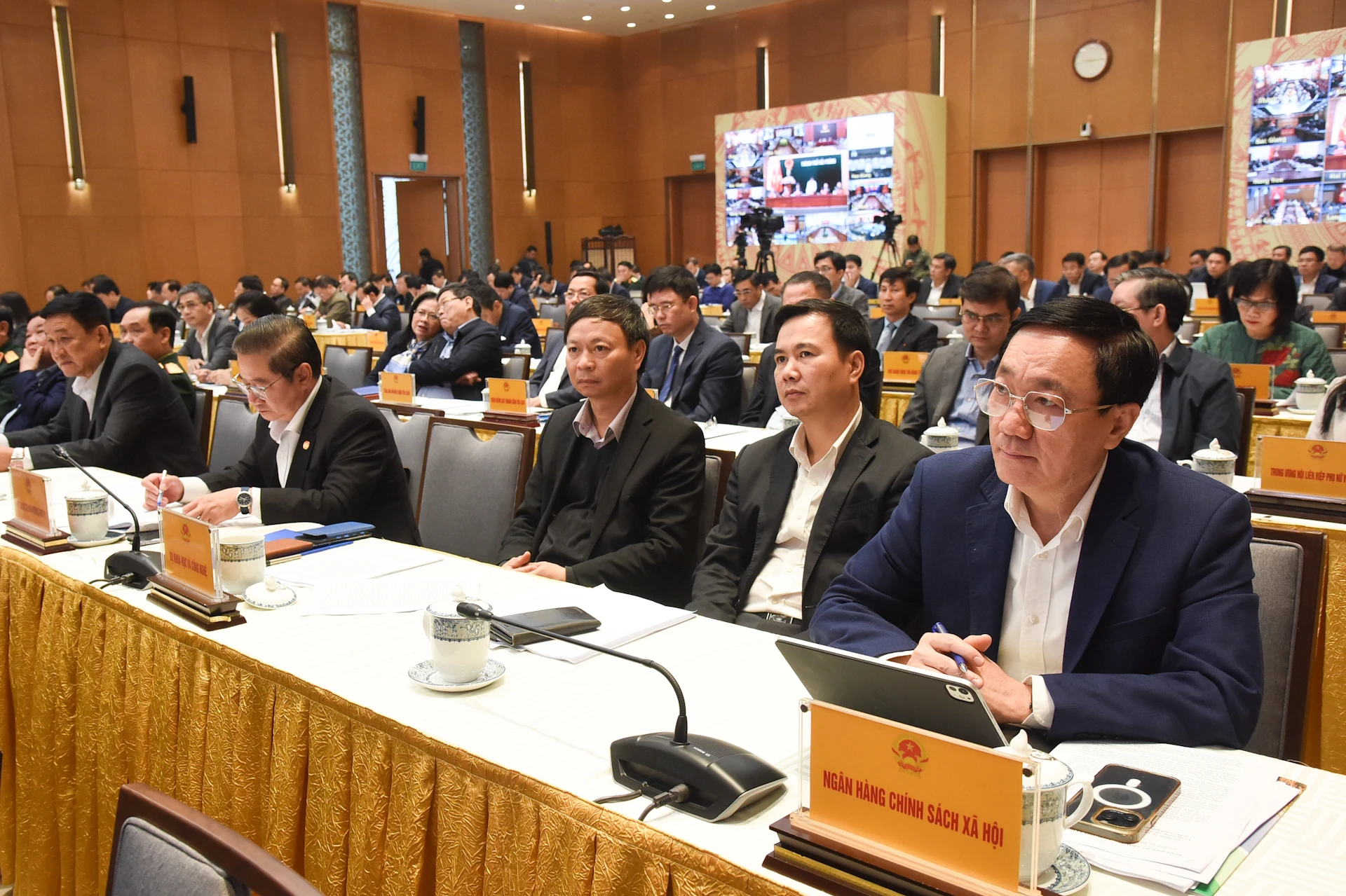 [Photo] Le Premier ministre Pham Minh Chinh préside la conférence gouvernementale avec les localités sur la croissance économique photo 6