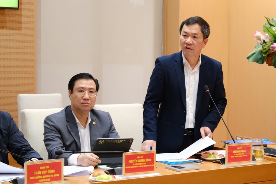 Dam Van Huan, chef du comité urbain du Conseil populaire de Hanoi, a pris la parole lors de la conférence.