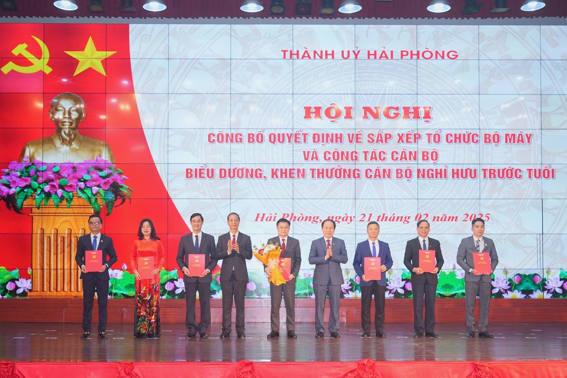 Le journal Hai Phong et la station de radio et de télévision Hai Phong ont fusionné pour former le centre de presse et des médias de la ville, photo 1