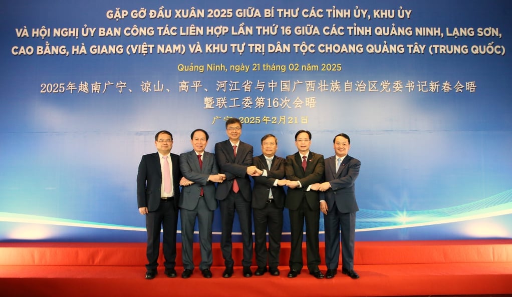 The Secretaries of the Provincial and Municipal Party Committees of 5 localities Quang Ninh, Hai Phong, Lang Son, Cao Bang, Ha Giang (Vietnam) and the Party Committee of the Guangxi Zhuang Autonomous Region (China) joined hands to cooperate in the Spring Meeting 2025 program.