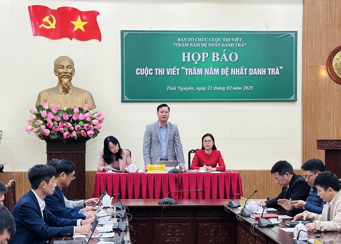 Họp báo công bố cuộc thi viết 'Trăm năm đệ nhất danh trà'. Ảnh: Quang Linh.