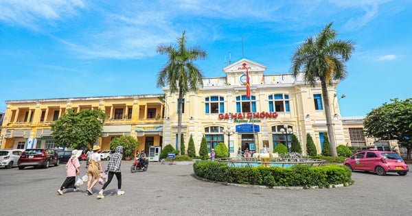 El barco Hai Phong vende billetes grupales y billetes mensuales a precios preferenciales.