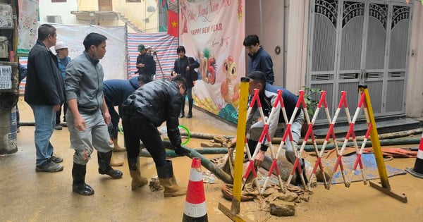 "Stream" of mud still erupts in the middle of Hanoi's inner city residential area, investor apologizes